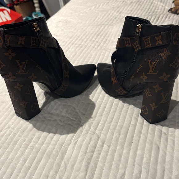 Louis Vuitton Black and Brown Heeled Boots - Picture 3 of 4